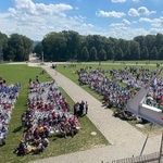 Pasterz diecezji przywitał pątników wchodzących na Jasną Górę