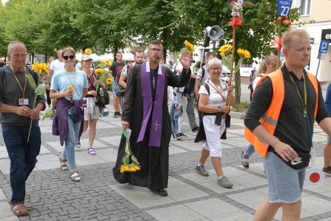 Pielgrzymka z diecezji radomskiej weszła na Jasną Górę