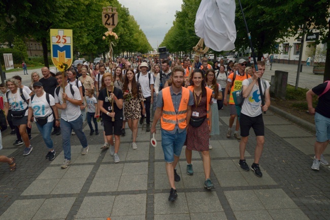 Pielgrzymka z diecezji radomskiej weszła na Jasną Górę