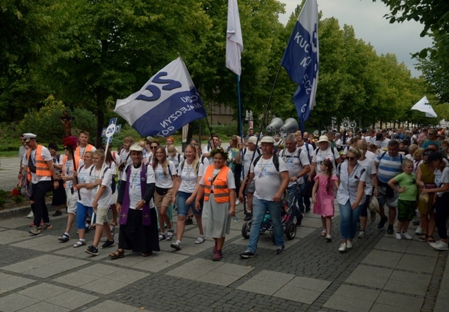 Pielgrzymka z diecezji radomskiej weszła na Jasną Górę