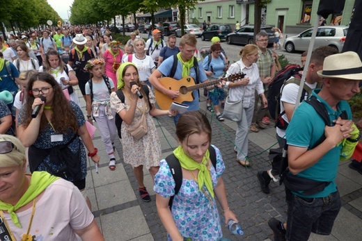 Pielgrzymka z diecezji radomskiej weszła na Jasną Górę