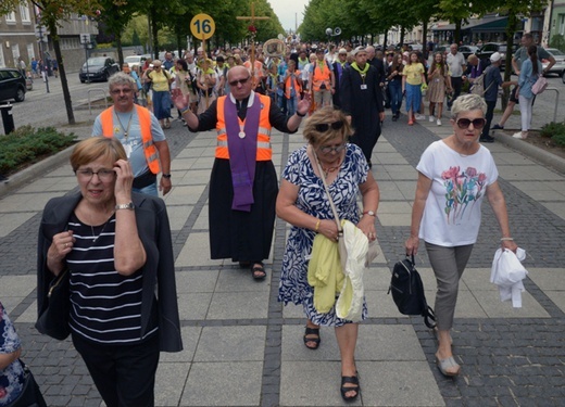 Pielgrzymka z diecezji radomskiej weszła na Jasną Górę