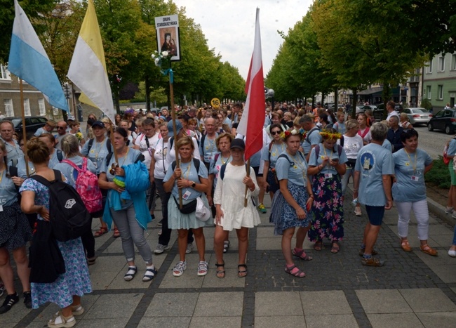 Pielgrzymka z diecezji radomskiej weszła na Jasną Górę