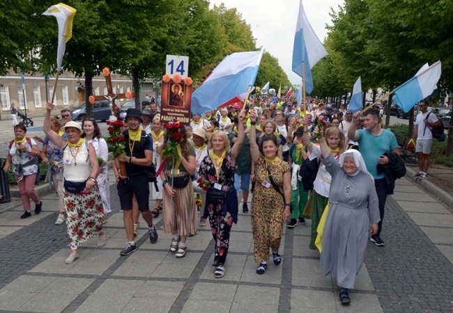 Pielgrzymka z diecezji radomskiej weszła na Jasną Górę