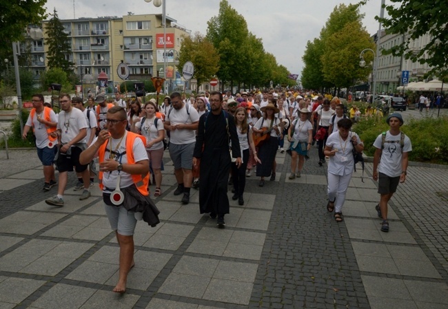 Pielgrzymka z diecezji radomskiej weszła na Jasną Górę