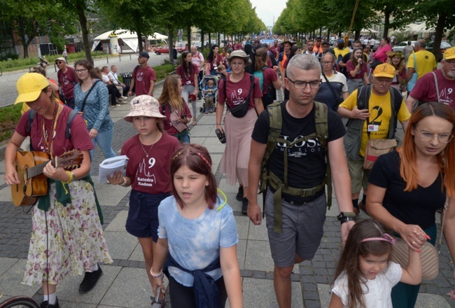 Pielgrzymka z diecezji radomskiej weszła na Jasną Górę