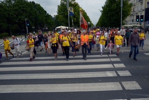 Pielgrzymka z diecezji radomskiej weszła na Jasną Górę