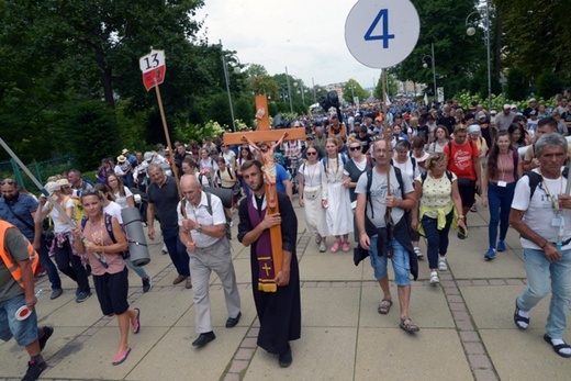 Pielgrzymka z diecezji radomskiej weszła na Jasną Górę