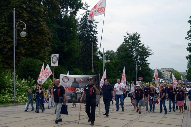 Pielgrzymka z diecezji radomskiej weszła na Jasną Górę