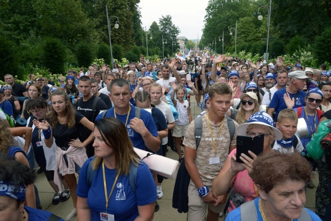 Pielgrzymka z diecezji radomskiej weszła na Jasną Górę