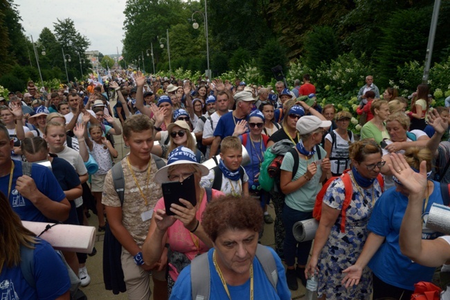 Pielgrzymka z diecezji radomskiej weszła na Jasną Górę