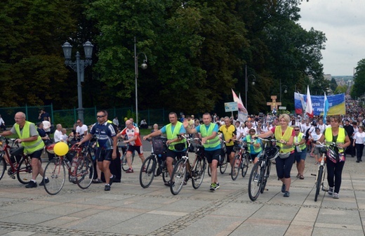 Pielgrzymka z diecezji radomskiej weszła na Jasną Górę