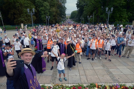 Pielgrzymka z diecezji radomskiej weszła na Jasną Górę