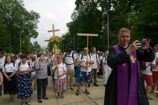 Pielgrzymka z diecezji radomskiej weszła na Jasną Górę