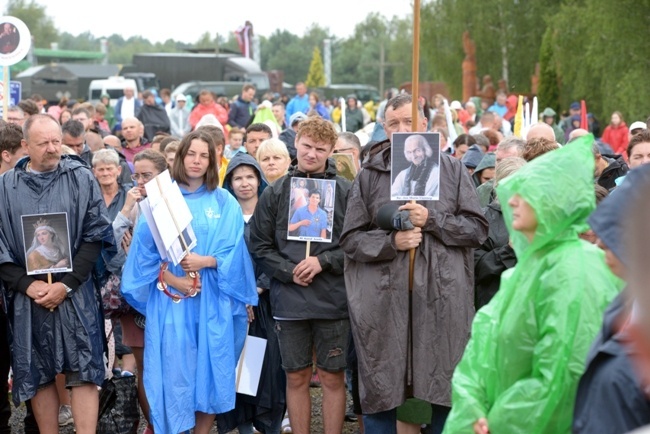 Pielgrzymka z diecezji radomskiej weszła na Jasną Górę