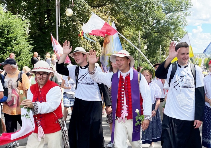 Powitanie 31. Pielgrzymki Diecezji Bielsko-Żywieckiej na Jasną Górę - grup z Wilamowic - 2022