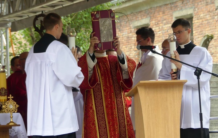 81. rocznica śmierci św. Maksymiliana w Oświęcimiu - pielgrzymka i Msza św. przy Bloku Śmierci