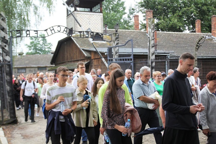 81. rocznica śmierci św. Maksymiliana w Oświęcimiu - pielgrzymka i Msza św. przy Bloku Śmierci