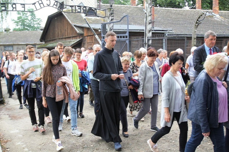 81. rocznica śmierci św. Maksymiliana w Oświęcimiu - pielgrzymka i Msza św. przy Bloku Śmierci