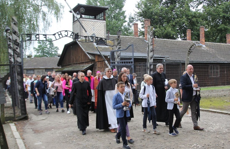 81. rocznica śmierci św. Maksymiliana w Oświęcimiu - pielgrzymka i Msza św. przy Bloku Śmierci