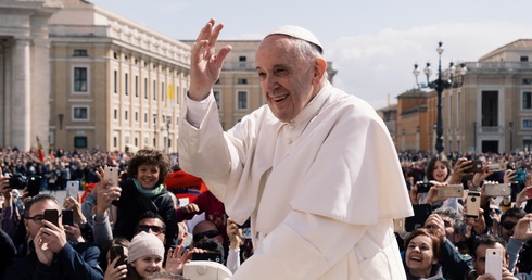 Franciszek: Maryja pokazuje nam, że niebo jest w zasięgu ręki