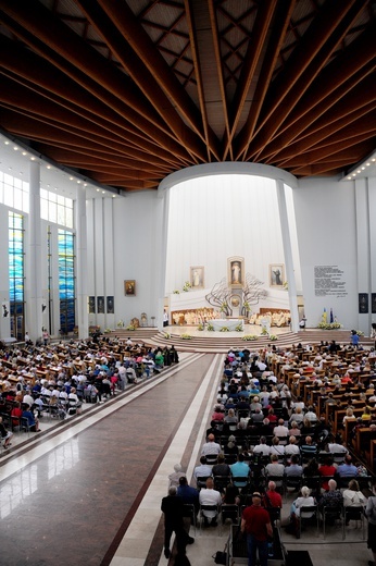 20. rocznica zawierzenia świata Bożemu miłosierdziu cz. 2