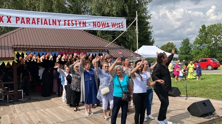 Nowa Wieś. Na odpuście biskup zatańczył poloneza