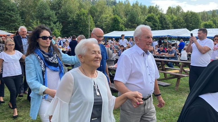 Nowa Wieś. Na odpuście biskup zatańczył poloneza