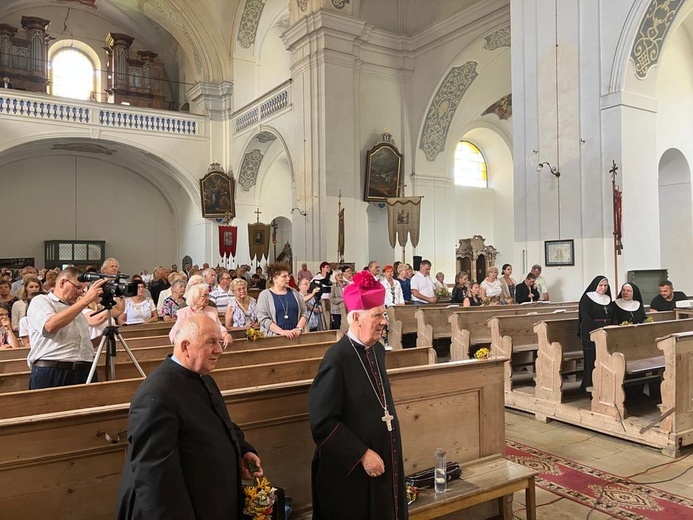 Nowa Wieś. Na odpuście biskup zatańczył poloneza