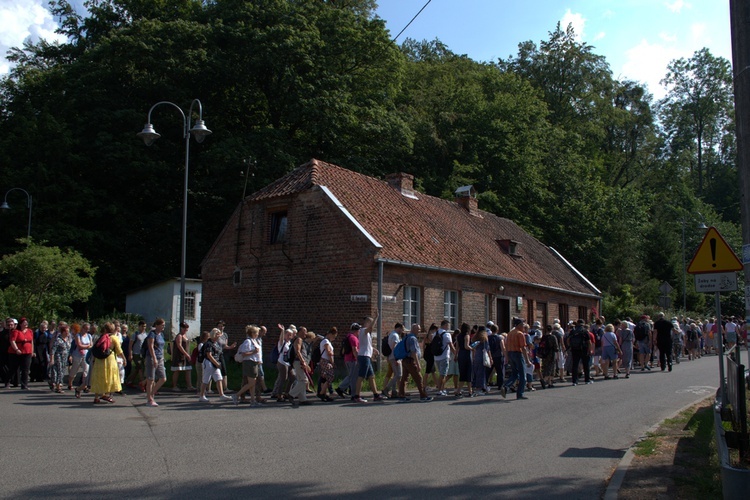 Pielgrzymka trzeźwości do sanktuarium Matki Bożej Brzemiennej