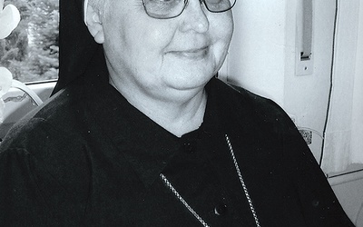 	Jadwiga wstąpiła do zakonu w 1985 roku.