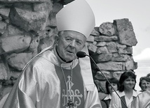 	Biskup John W. Yanta  na Górze Świętej Anny.