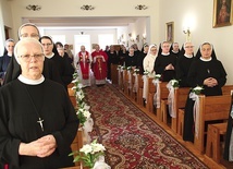 	Zakonnice odnowiły zobowiązanie do ubóstwa, czystości i posłuszeństwa. Modlił się za nie bp Roman Marcinkowski.