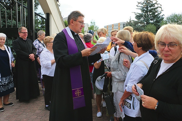 Pielgrzymów poprowadził  ks. Zbigniew Sajewski.