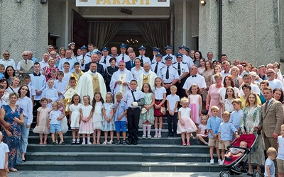 	Pamiątkowe zdjęcie uczestników liturgii.