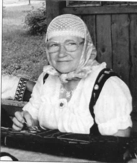 ◄	Jej dzieła zachwycają.