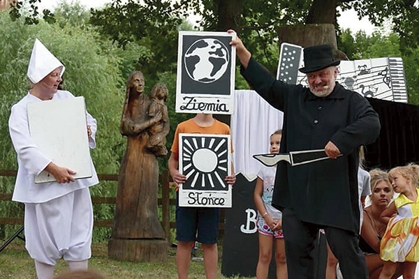 ▲	W Marezie zaprezentował się Teatr Pod Orzełkiem.