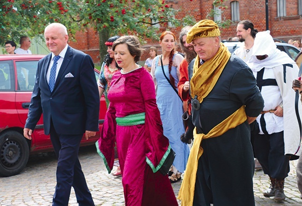 ▲	Barwny korowód w strojach historycznych to nieodłączny element pasłęckich obchodów. 