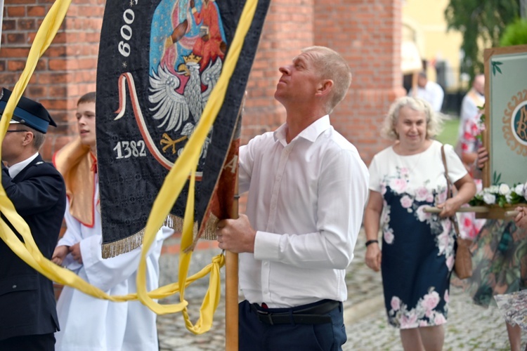 Wprowadzenie relikwii św. Floriana do kościoła w Osieku