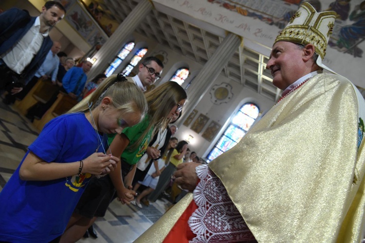 Dzieci posłane na Synod Misyjny Dzieci otrzymały wyjątkowe krzyżki.