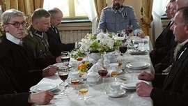 Ważną sceną filmu jest raut na cześć Piłsudskiego, który odbył się 26 sierpnia po uroczystościach w Katowicach.