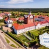 Imponujących rozmiarów prawosławny klasztor w Supraślu.