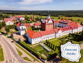 Imponujących rozmiarów prawosławny klasztor w Supraślu.