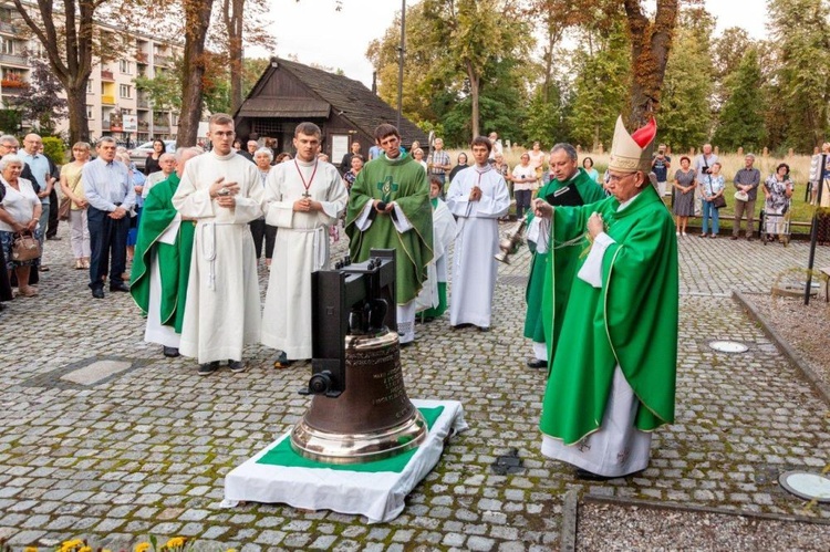 Poświęcenie nowego dzwonu  