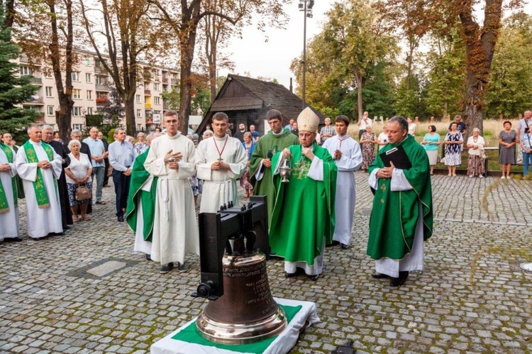 Poświęcenie nowego dzwonu  