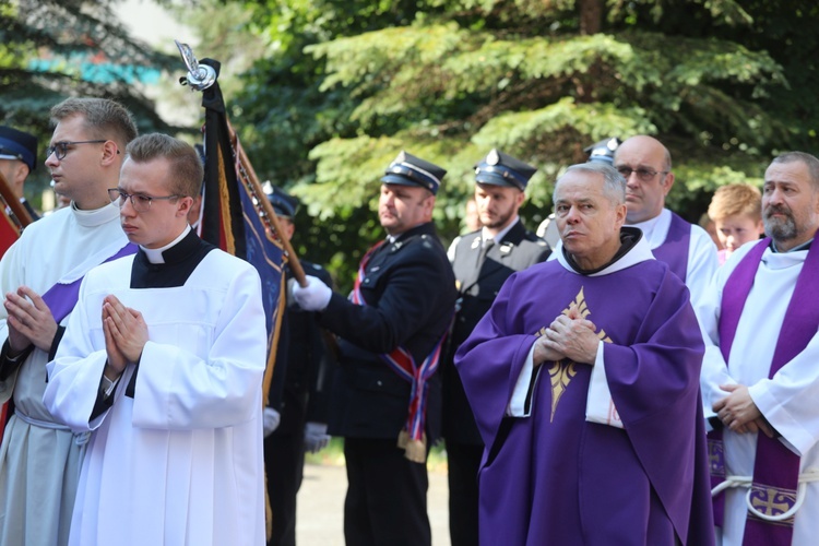 Ostatnie pożegnanie śp. ks. Witolda Włocha w Chybiu