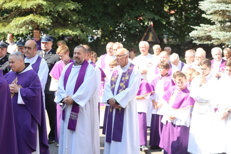 Ostatnie pożegnanie śp. ks. Witolda Włocha w Chybiu