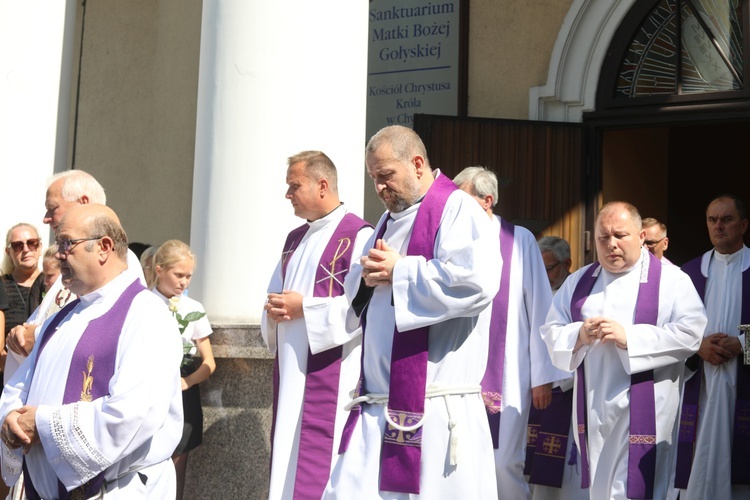 Ostatnie pożegnanie śp. ks. Witolda Włocha w Chybiu