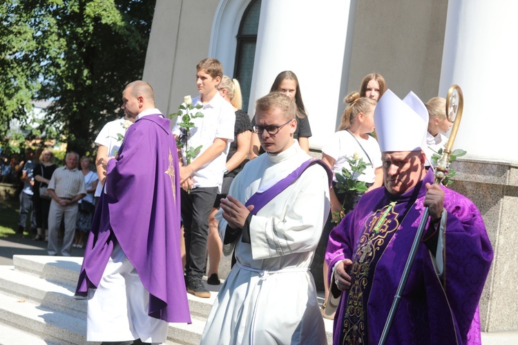 Ostatnie pożegnanie śp. ks. Witolda Włocha w Chybiu