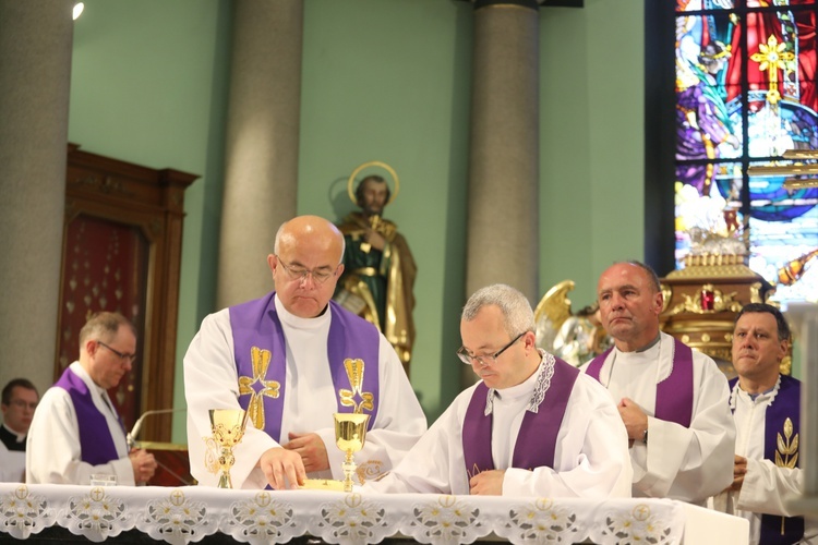 Ostatnie pożegnanie śp. ks. Witolda Włocha w Chybiu